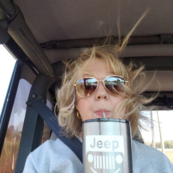 Meet your Posher, Yvonne - Picture 3 of 3